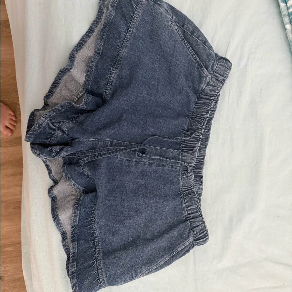 American Eagle Blue Jean Ruffle Shorts - Picture 2 of 4